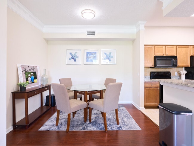 Building Photo - 9112 Myrtlewood Cir W