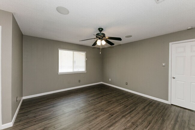 Building Photo - Marvelous in Milwood!