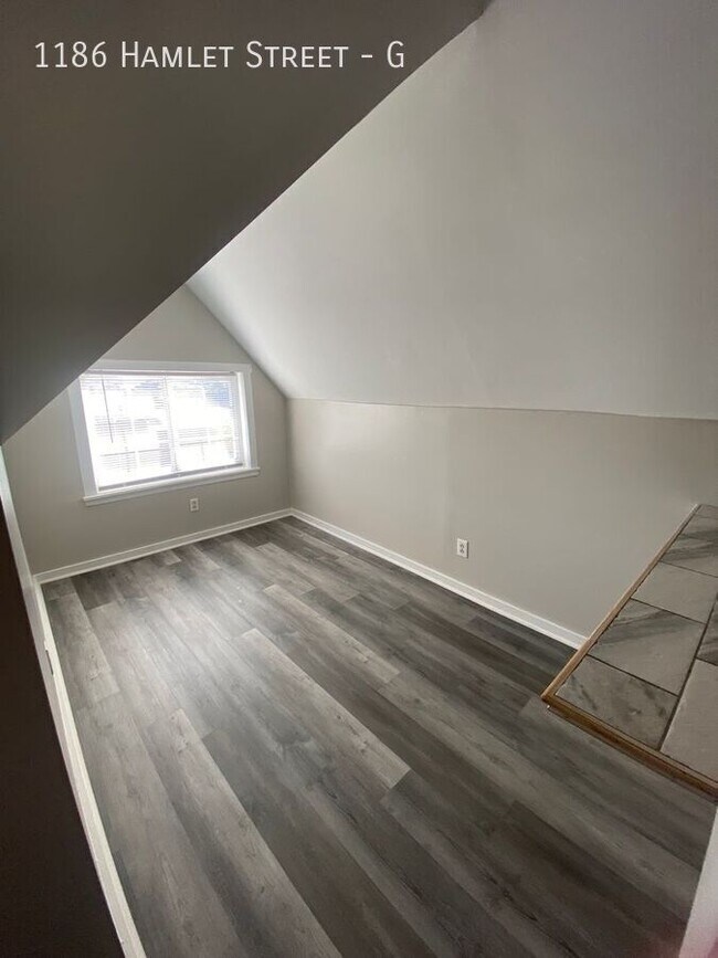 Building Photo - 1186 Hamlet St