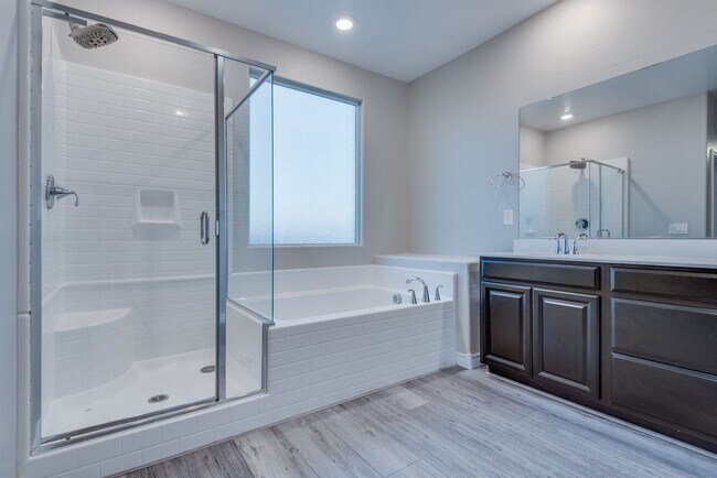 Building Photo - Like new, split-level, 3 bed, 2.5 bath, with bonus room & Strip views in West Las Vegas!