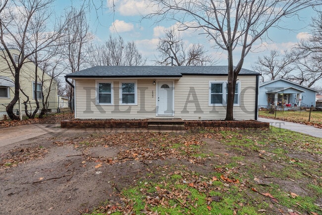 Primary Photo - 2222 S Laura St
