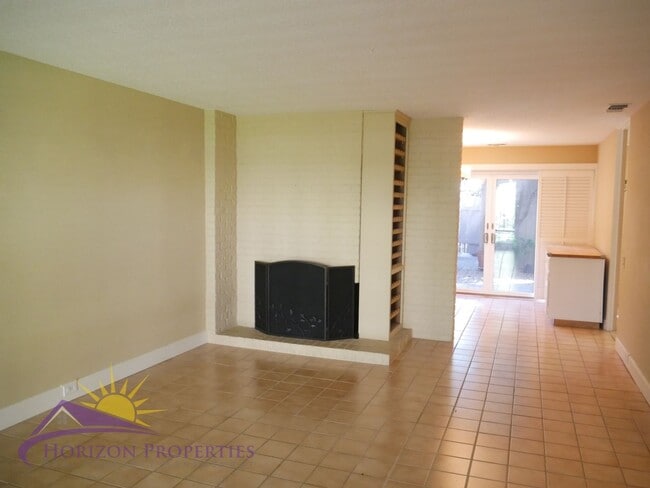 Building Photo - 1330 Vanderbilt Way