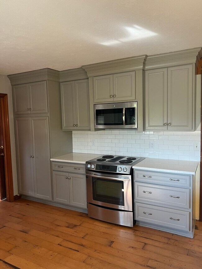 Building Photo - AVAILABLE NOW – Peaceful 3 Bedroom Home on...