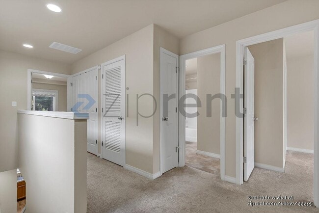 Building Photo - 4549 SE Satinwood St