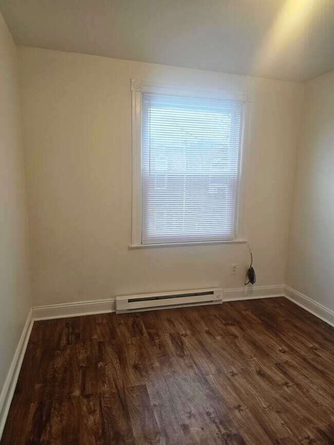 Building Photo - Well Priced Home - Elmwood Park