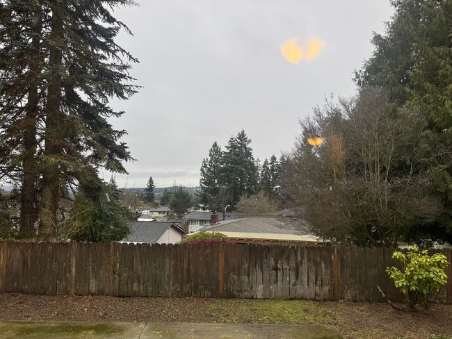 Building Photo - Cozy 3 bedroom 1.75 bath in Renton near Re...