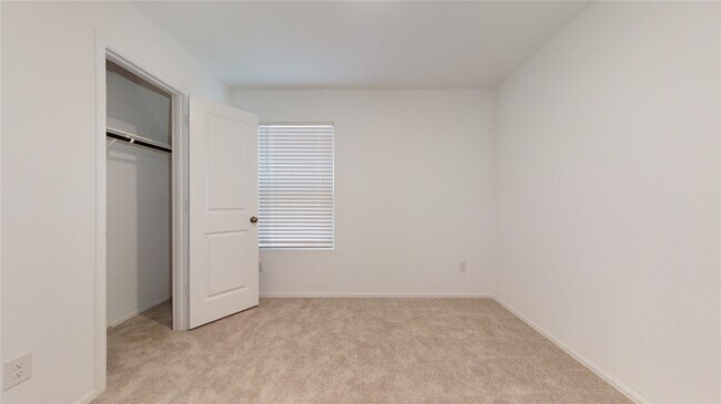 Building Photo - 27014 Breakaway Ln