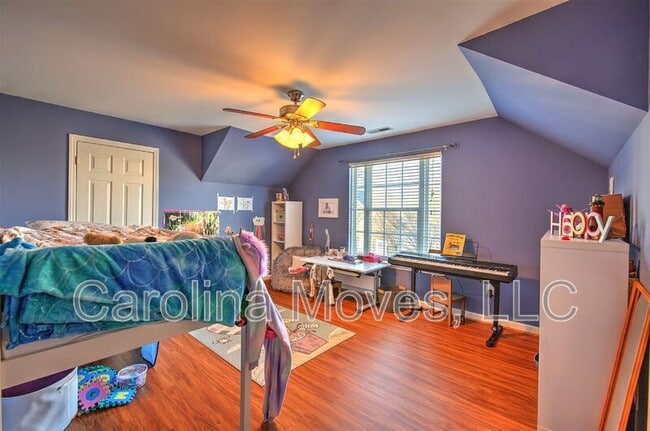 Building Photo - 512 S Orchard Farms Ave