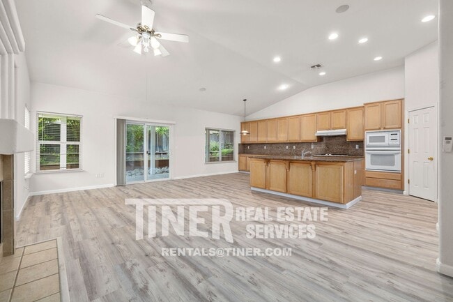 Building Photo - 51 Tulip Tree Cir