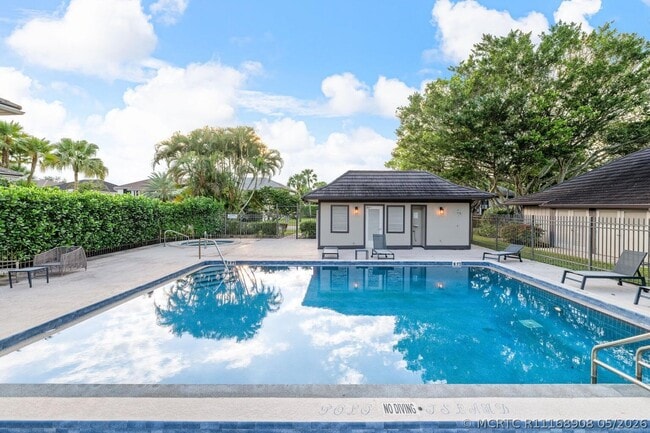 Building Photo - 2785 Polo Island Dr