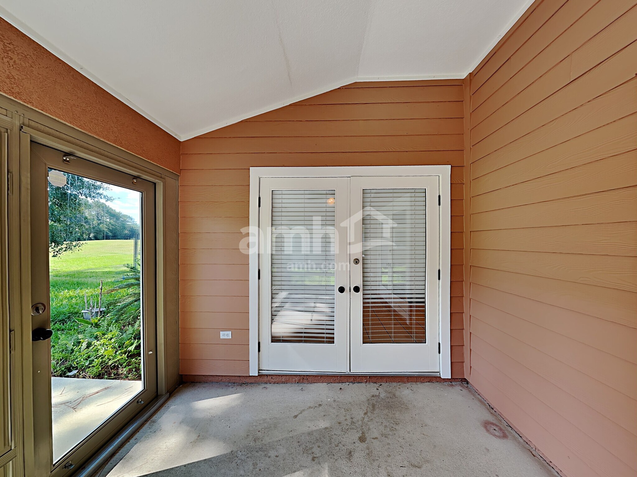 Building Photo - 805 Putters Green Way N