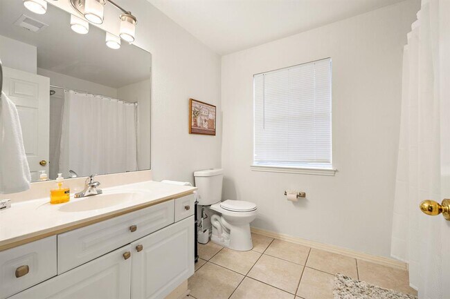 Building Photo - 13039 Scofield Farms Dr