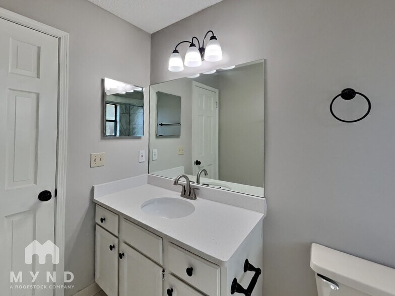 Building Photo - 3009 Nautilus Rd