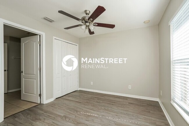 Building Photo - 3 Bedroom Pet-Friendly Home in LEHIGH ACRE...