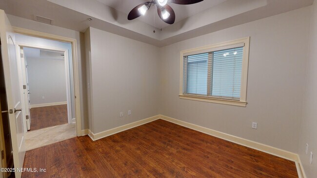 Building Photo - 525 3rd St S