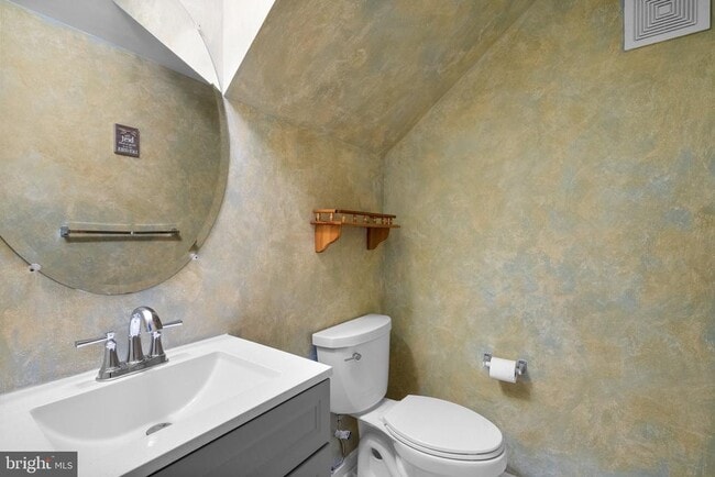 Building Photo - 204 Fallsgrove Blvd