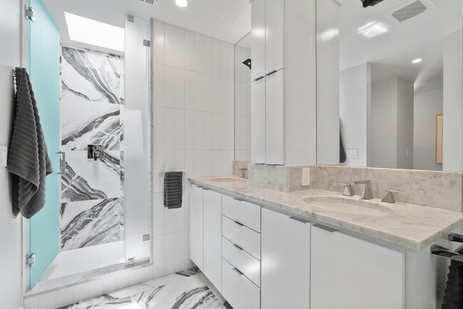 Building Photo - 5706 Highland Hills Cir