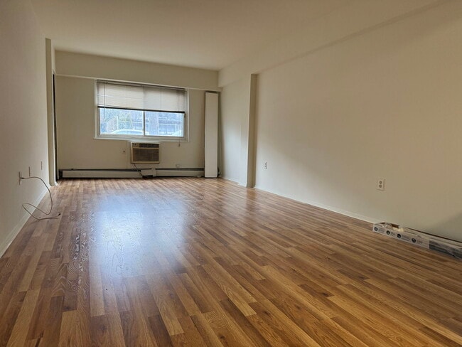 Building Photo - 333 Grand Ave