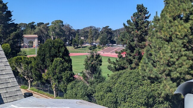 Corner Views - 1201 Willard St