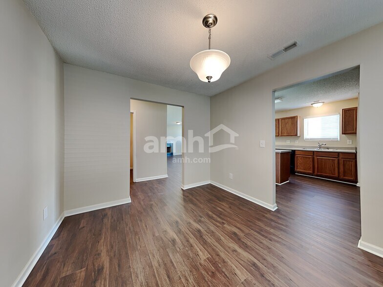 Building Photo - 806 Topsail Dr