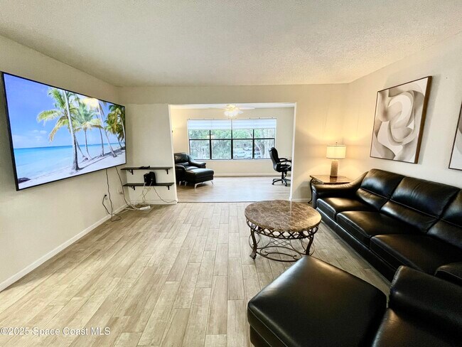 Building Photo - 225 S Tropical Trail