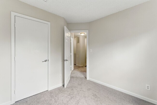 Building Photo - 505 Knollwood Ct
