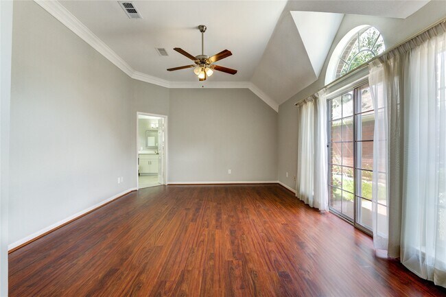 Building Photo - 3223 Richland Dr