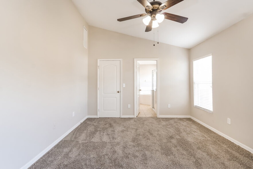 Building Photo - 3832 Washburn Pl