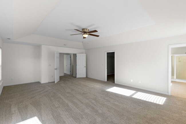 Building Photo - Immaculate 5-bedroom Paradise!