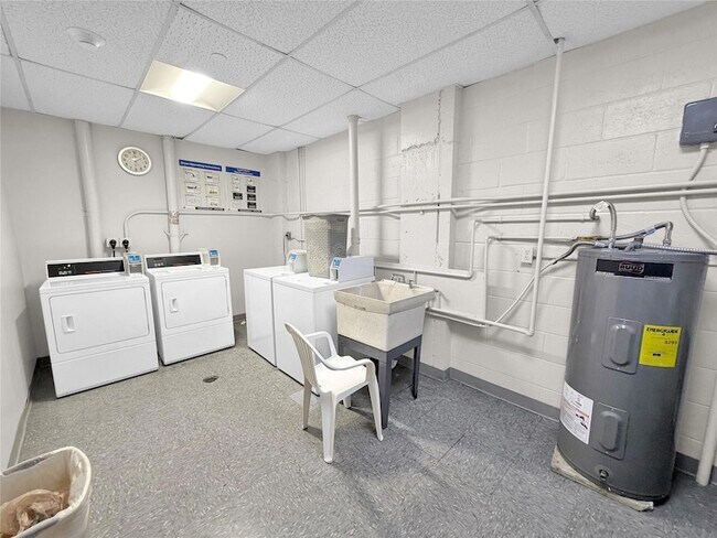 Building Photo - 405 N Ocean Blvd