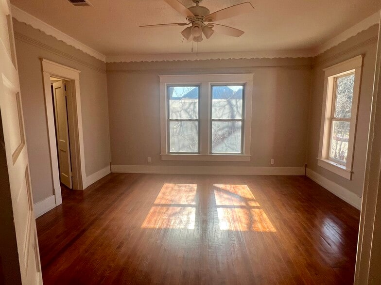 Master bedroom - 2115 Johnson St