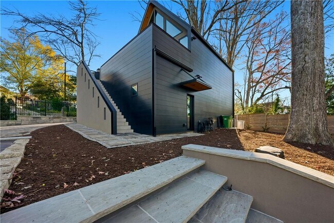 Building Photo - 1033 Reeder Cir NE