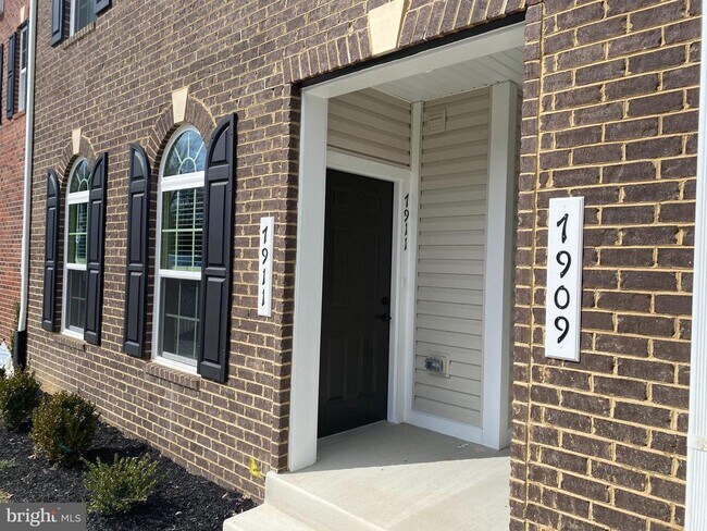 Building Photo - 7911 Independence Dr