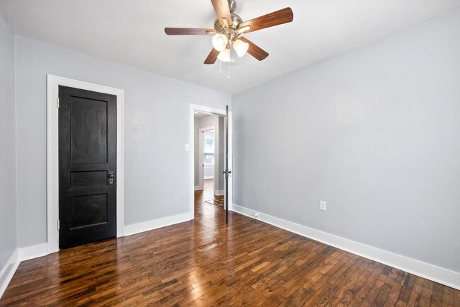 Building Photo - 2 Bedroom Home For Rent Near Madison Street!