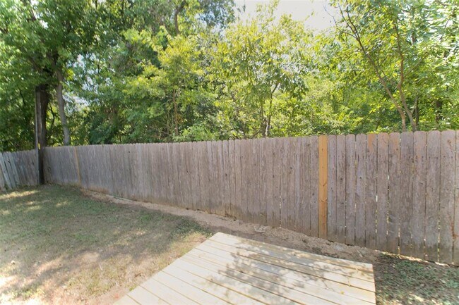 Building Photo - 9803 Meadowheath Dr