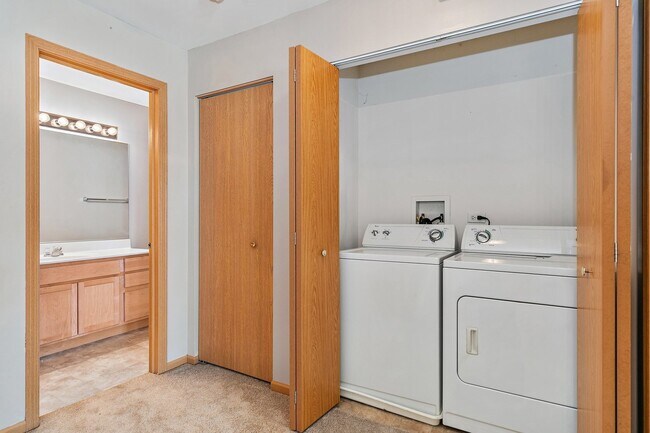 Building Photo - 219 Silverstone Dr