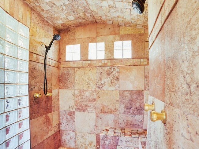 Building Photo - 2215 Island Point