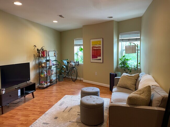 Primary Photo - 1840 6th St NW