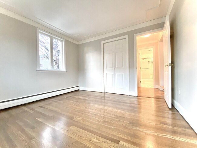 Building Photo - 2bed unit in Watertown is available in9/1