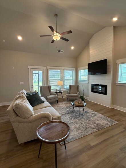 Building Photo - 2093 Firelight Wy