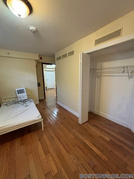 Building Photo - 154 Magazine St