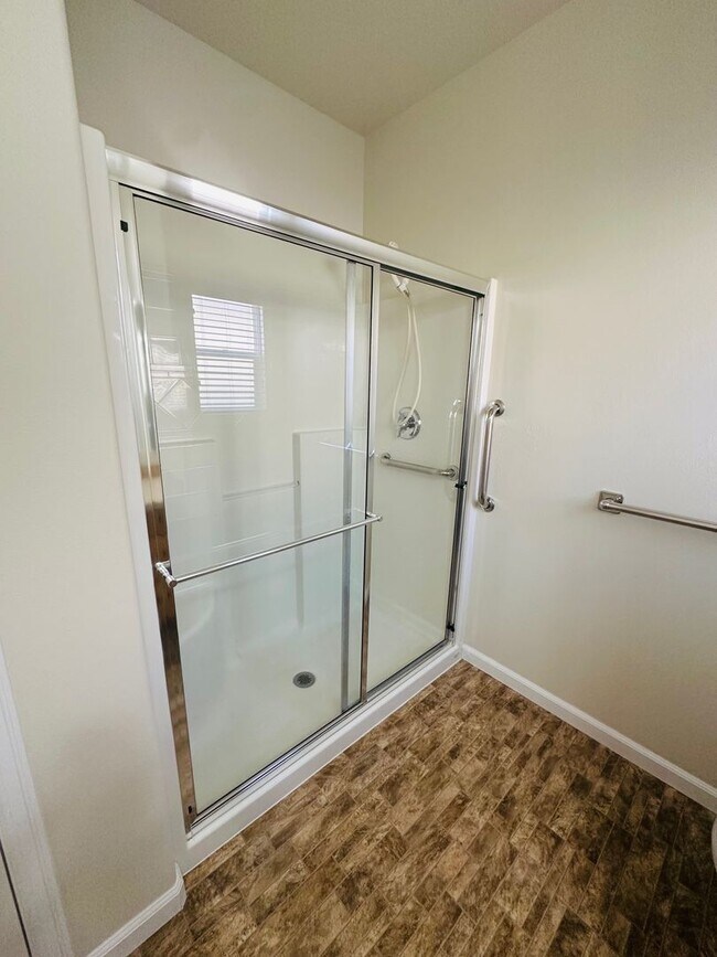 Building Photo - Exceptionally maintained Single level 3 bedroom home available soon!