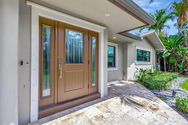 Building Photo - 400 Venice Dr