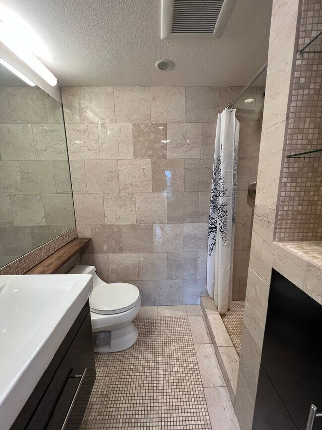 Building Photo - Beautiful Home In Arbor Place Tower