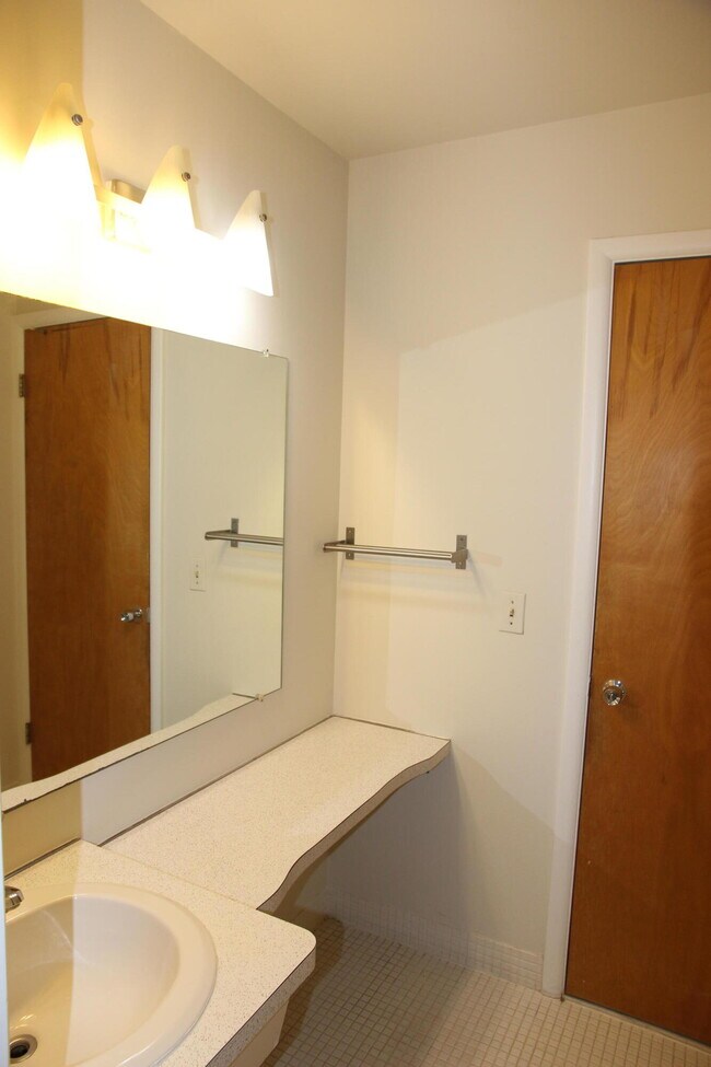 Building Photo - 1257 Island Dr