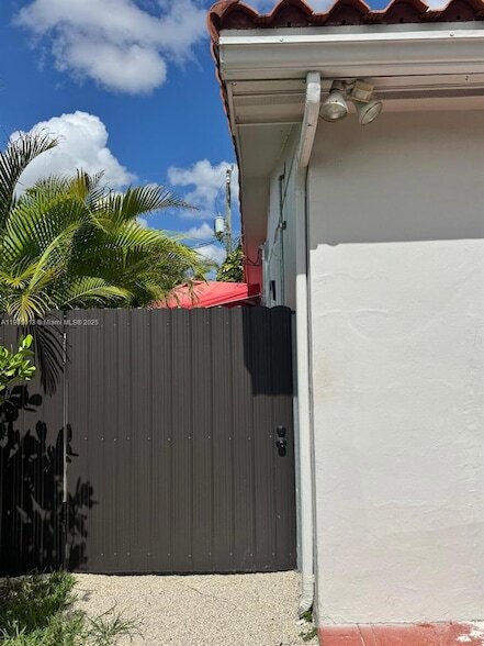 Building Photo - 9815 SW 21st St