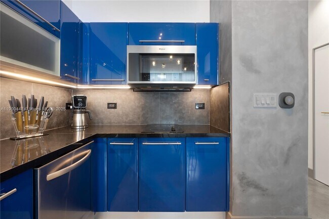 Building Photo - 253 NE 2nd St