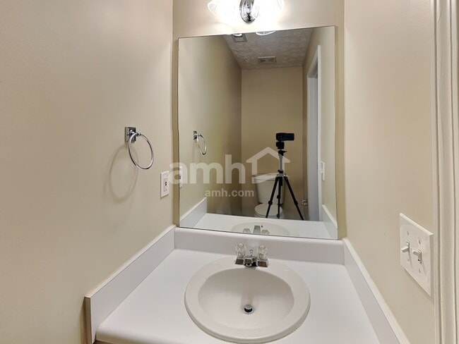 Building Photo - 2656 Lake Park Bnd