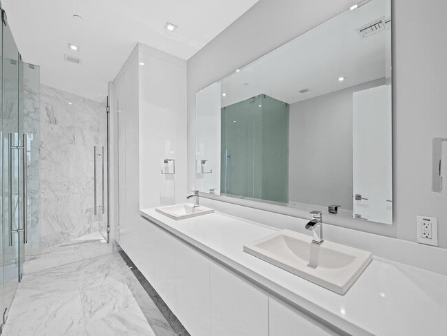 Building Photo - 701 N Fort Lauderdale Beach Blvd