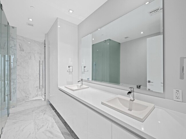 Building Photo - 701 S Fort Lauderdale Beach Blvd